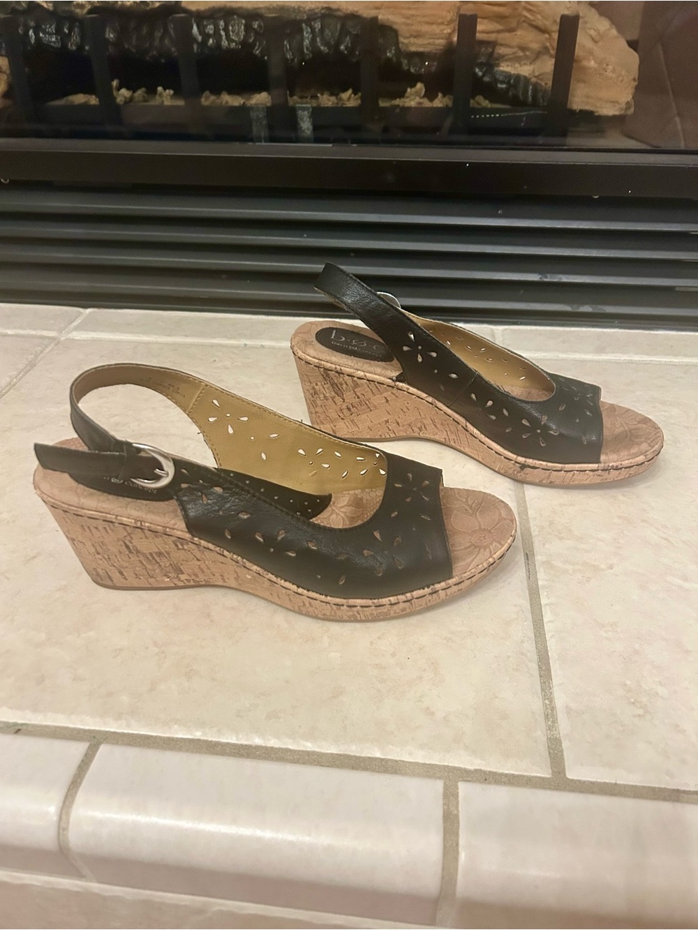 b.o.c. Born Concept Andaya Sz 9M Black Leather Wedge Heels Sandals Open Toe